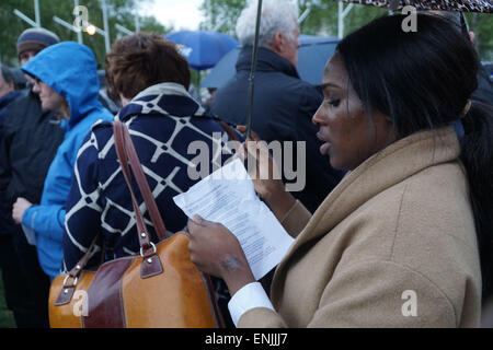 London, UK, 6. Mai 2015: Hunderte von christlichen halten ein Gebet von 2 Chroniken 07:14 Vers Gebet für die allgemeine Wahl außerhalb der Parliament Square, London, UK. Bildnachweis: Siehe Li/Alamy Live News Stockfoto