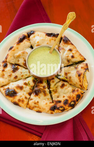 Saag Naan, eine Art Brot gefüllt mit Spinat, Himalaya, Küche von Nepal, Indien und Tibet, Ventura, California Stockfoto