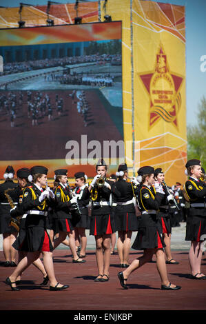 Moskau, Russland. 6. Mai 2015. Militärkadetten Russland Parade am Poklonnaya Hügel in Moskau anlässlich die 70. Tag des Sieges-Veranstaltung vor der wichtigsten 9. Mai Parade auf dem Roten Platz. © Geovien also/Pacific Press/Alamy Live-Nachrichten Stockfoto