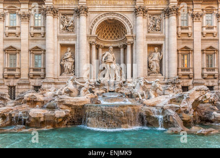 Trevi-brunnen in Rom, Italien mit griechischen Gott Oceanus im Zentrum Stockfoto