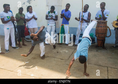 Junge Burschen, die Durchführung von Capoeira in der Stadt von São Tomé, Sao Tome und Principe, Atlantik, Afrika Stockfoto