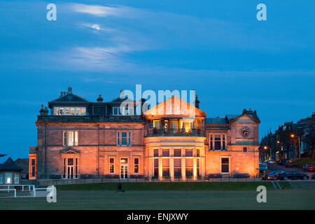 Mondaufgang über der Royal and Ancient Golf Club, St. Andrews, Fife, Schottland, Vereinigtes Königreich, Europa Stockfoto