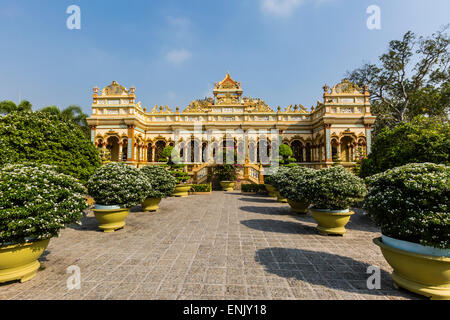 Garten Eingang zu der Vinh Trang Pagode, My Tho, Vietnam, Indochina, Südostasien, Asien Stockfoto