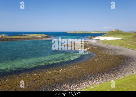 Blick über den Strand bei Ebbe zu entfernten Coral Beach, Claigan, in der Nähe von Dunvegan, Isle Of Skye, innere Hebriden, Highland, Schottland, UK Stockfoto