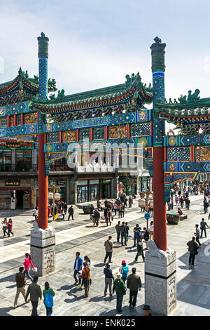 Neu gebaute historisch Themen traditionelle Straße für Touristen am Qianmen, Peking, China, Asien Stockfoto