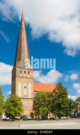 St.-Petri Kirche ("Petrikirche"), das älteste der 3 Kirchen der Stadt in der Hansestadt Rostock, Deutschland Stockfoto