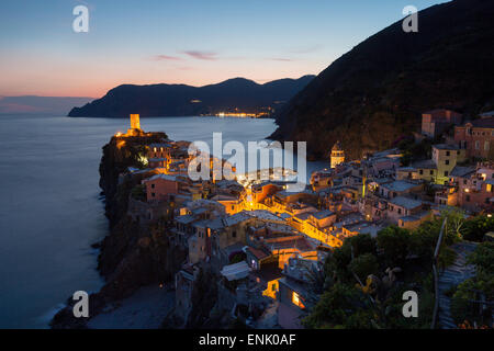 Vernazza in Abend, Cinque Terre, UNESCO World Heritage Site, Ligurien, Italien, Europa Stockfoto