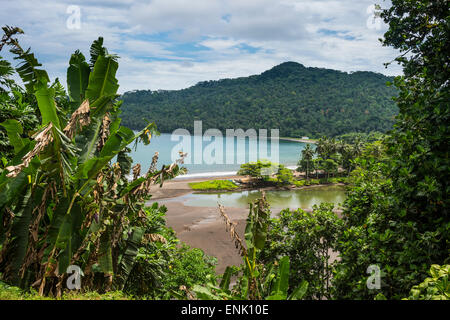 Blick über die Bucht von Sao Joao Dos Angloares, Ostküste von São Tomé, Sao Tome und Principe, Atlantik, Afrika Stockfoto