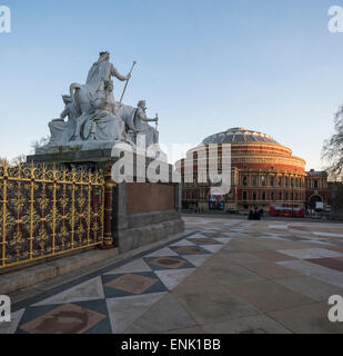 Außenseite der Royal Albert Hall vom Albert Memorial, Kensington, London, England, Vereinigtes Königreich, Europa Stockfoto