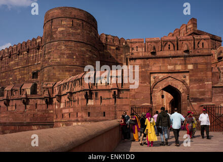 Außenseite der Agra Fort, UNESCO-Weltkulturerbe, Agra, Uttar Pradesh, Indien, Asien Stockfoto