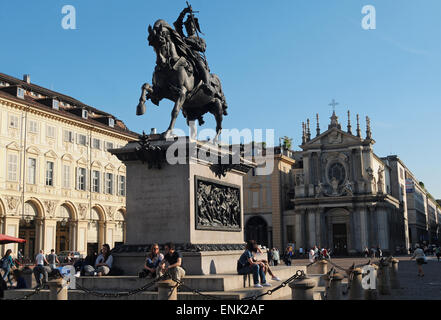 Italien, Piemont, Turin, Piazza San Carlo, Emanuele Filiberto Statut. Stockfoto