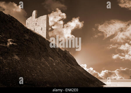 Ballybunion Schloss mit der Felswand an der wilden Atlantikküste Way Irland Stockfoto