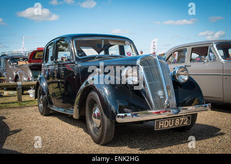 WINDSOR, BERKSHIRE, UK - 3. August 2014: Schwarz Austin 14 Show an einem Classic Car Show im August 2013. Stockfoto