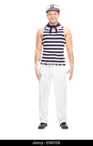 Voller Länge Porträt eines jungen männlichen Matrosen gerade stehen und Lächeln isolierten auf weißen Hintergrund Stockfoto