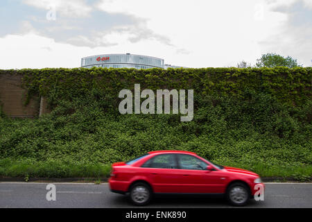 Ein Blick auf das aktuelle Zentralamt von Eon Ruhrgas und der künftigen Eon-zentrale nach der Hauptversammlung in Essen, Deutschland, 7. Mai 2015. EON will von Düsseldorf nach Essen zu bewegen. Foto: ROLF VENNENBERND/dpa Stockfoto
