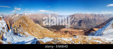 Dombai - einer bergigen Gegend in Karatschai-Tscherkessien im Kuban-Becken in der Nord-Kaukasus-Russland Stockfoto