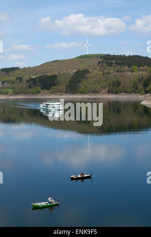 Ausflugsschiff auf Bigge-Stausee in der Nähe von conjunctions, Sauerland, Nordrhein-Westfalen, Deutschland Stockfoto