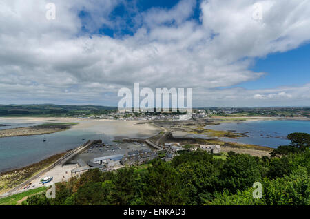 Ein Blick auf Bucht von Marazion aus der Burg an der Spitze der St. Michaels Mount in Cornwall, England, UK. Stockfoto