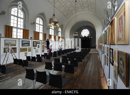 Ausstellung mit Bildern von Ruth Halova, das letzte überlebende Mitglied der ursprünglichen jüdischen Gemeinde in Cesky Krumlov und eines "Winton´s Kinder" in der Synagoge in Cesky Krumlov, Tschechische Republik, 7. Mai 2015. (CTK Foto/Vaclav Pancer) Stockfoto