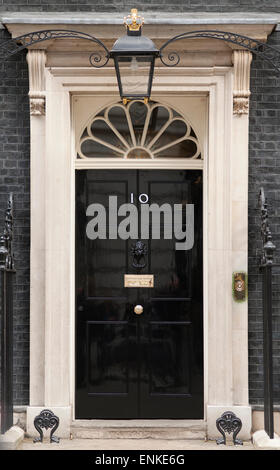 Westminster, London, UK. 7. Mai 2015. Downing Street ist heute ungewöhnlich ruhig. Bildnachweis: Malcolm Park Leitartikel/Alamy Live-Nachrichten Stockfoto