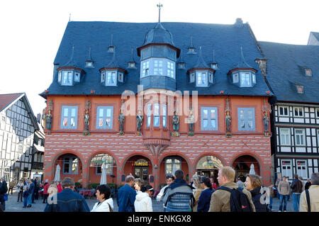 Goslarer Altstadt, UNESCO-Welterbestätte Kaiserworth (Gildehaus der Tuchhändler) bin Markt Stockfoto
