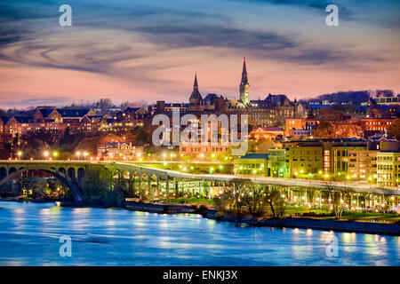 Georgetown, Washington, DC Skyline auf dem Potomac River. Stockfoto