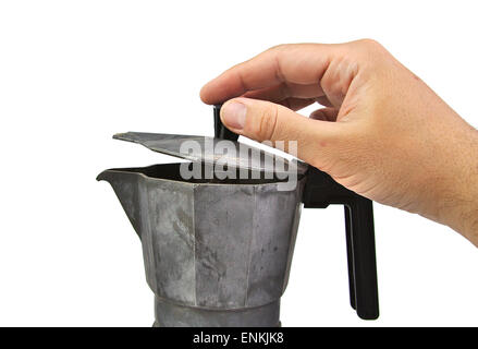 Kaukasischen Mann Hand öffnen eine alte, gebrauchte und rostige italienische Kaffeemaschine isoliert auf weißem Hintergrund Stockfoto