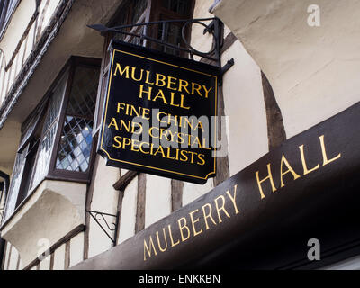 Zeichen im Mulberry Halle Fine China Shop auf Stonegate in York Yorkshire England Stockfoto