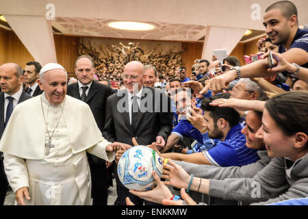 Nervi Hall, Vatikanstadt. 7. Mai 2015. der Fußballverein SS Lazio im Publikum vom Papst Francis. Bildnachweis: Wirklich einfach Star/Alamy Live-Nachrichten Stockfoto