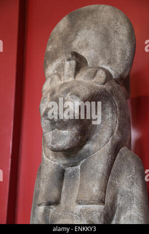 Die Statue. Löwin Göttin Sachmet. Granit. Karnak. Tempel der Mut. 18-Dynastie. Herrschaft von Amenhotep III (1391-1353 v. Chr.). Neuen Reiches. Stockfoto