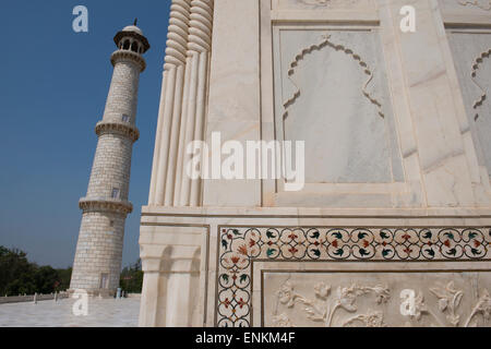 Indien, Agra, Taj Mahal. Berühmte Wahrzeichen Denkmal für Königin Mumtaz Mahal, ca. 1632. UNESCO-Weltkulturerbe. Stockfoto