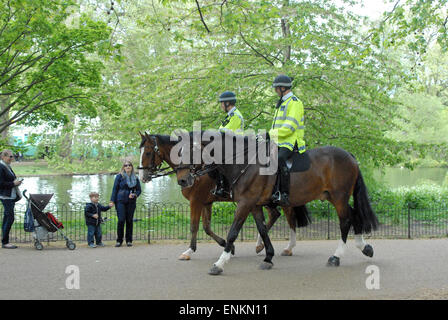 London, UK, montiert 7. Mai 2015, Polizei Patrouille Park. Bildnachweis: JOHNNY ARMSTEAD/Alamy Live-Nachrichten Stockfoto