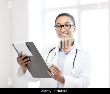 Afrikanische Ärztin im Krankenhaus Stockfoto