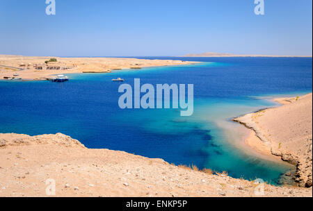 Auf dem Bild befindet sich Ras Mohammed eine wunderschöne türkisblaue Lagune mit felsigen Stränden in Ägypten am Roten Meer Stockfoto