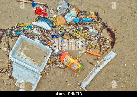 Müll am Strand, in Hong Kong Stockfoto