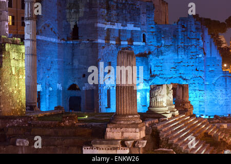 Kaiserforen in Rom bei Nacht Stockfoto