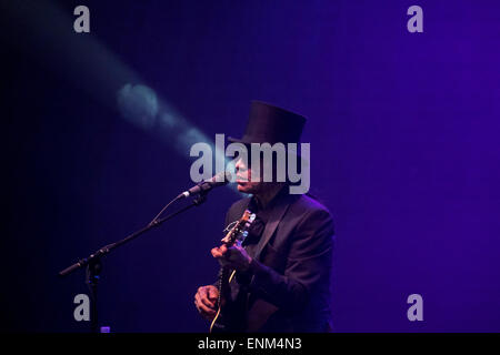 Sixto Diaz Rodríguez der Zuckermann spielt die Royal Albert Hall. Subjekt des mit dem Academy Award ausgezeichneten Dokumentarfilms „Sugar man suchen“. London, Großbritannien. 7. Mai 2015 Stockfoto