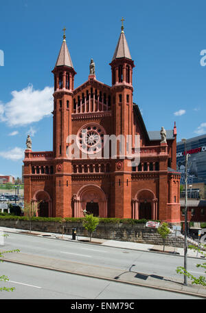 Die Kirche der Erscheinung des Herrn in Pittsburgh, Pennsylvania befindet sich an der Washington Place und Centre Avenue im Schanzenviertel. Stockfoto