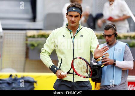 Roger Federer (SUI), 6. Mai 2015 - Tennis: Roger Federer der Schweiz in Singls zweiten Vorrundenspiel gegen Nick Kyrgios von Australien auf der ATP World Tour Masters 1000 Mutua Madrid Open Tennis-Turnier in der Caja Magica in Madrid, Spanien, 6. Mai 2015. (Foto von Mutsu Kawamori/AFLO) Stockfoto