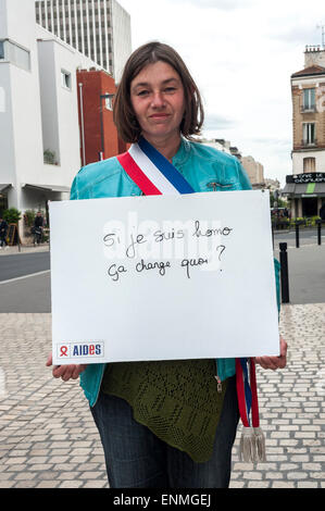 Montreuil, Frankreich. Kampagne gegen Homophobie, Diskriminierung IDAHOT, Porträts mit handschriftlichen Slogans auf Plakaten Stockfoto