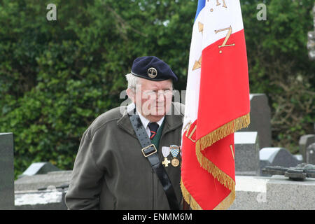 Normandie, Frankreich. 8. Mai 2015. Victory in Europe Day ist ein nationaler Feiertag und feierte in jeder kleinen Stadt und Dorf, wie Les Moitiers D'Allonne in der Normandie, Frankreich. 8. Mai 2015 in diesem Jahr ist der 70. Jahrestag. Bildnachweis: Daniel und Flossie weiß/Alamy Live-Nachrichten Stockfoto