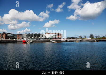 Der Kultur-Hof und das unterirdische Danish Maritime Museum nach rechts in den Hafen von Helsingør / Helsingør, Dänemark Stockfoto