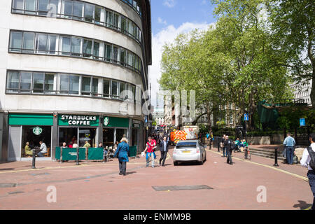 Pendler in Embankment Ort, Zentral-London, Vereinigtes Königreich. Stockfoto