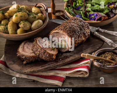 Lammkarree mit Kräuter-Füllung Stockfoto