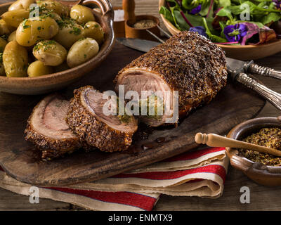 Lammkarree mit Kräuter-Füllung Stockfoto