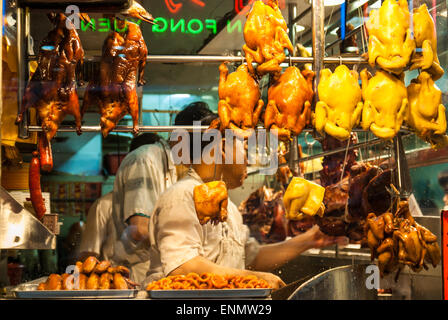 Peking-Ente hängen im Fenster ein traditionelles Restaurant in Hongkong Stockfoto