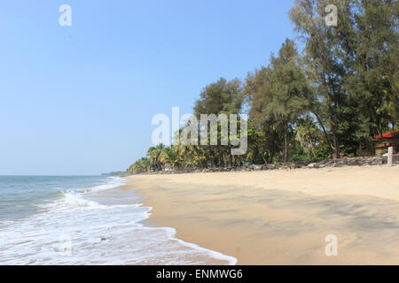 Surfen Sie am Strand von Cherai zu brechen. Stockfoto