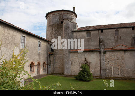 Die alte Kathedrale von Notre Dame De La Sede in der kleinen Stadt von Saint Lizier, Ariege, Midi-Pyrenäen, Süd-west Frankreich Stockfoto