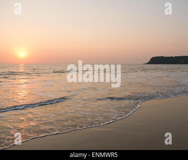Agonda Strand in Goa in Indien bei Sonnenuntergang Stockfoto