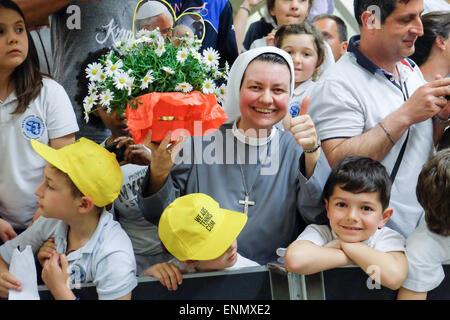 Vatikan-Stadt. 8. Mai 2015. Papst Francis Treffen der italienischen Tennis-Federetion - Nervi Hall, Vatican City 8 kann 2015 Credit: wirklich Easy Star/Alamy Live News Stockfoto